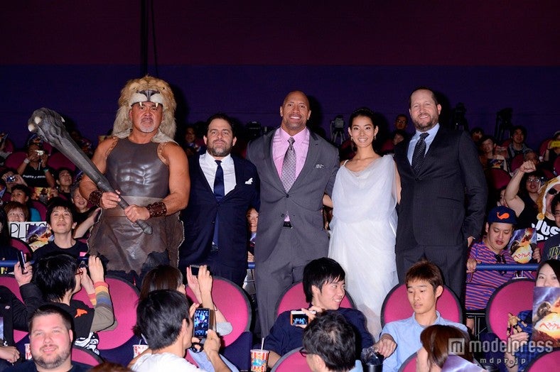 『ヘラクレス』ジャパンプレミアイベント舞台挨拶の様子／写真左から：武藤敬司、ブレット・ラトナー監督、ドウェイン・ジョンソン、すみれ、ポー・フリンプロデューサー