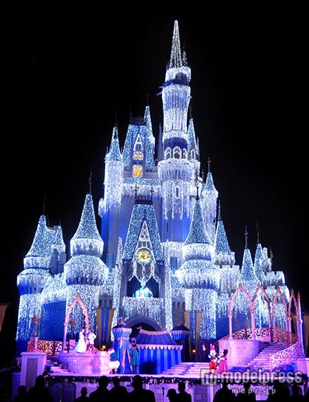 画像6 15 パークでも アナと雪の女王 旋風 ディズニークリスマスの季節がやってきた 世界の各パークイベント比較 モデルプレス 画像6 15 パークでも アナと雪の女王 旋風 ディズニークリスマスの季節がやってきた 世界の各パークイベント比較 モデルプレス