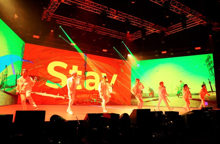 『LIVE×ONLINE COUNTDOWN 2020→2021 “RISING SUN TO THE WORLD”』より(提供写真)