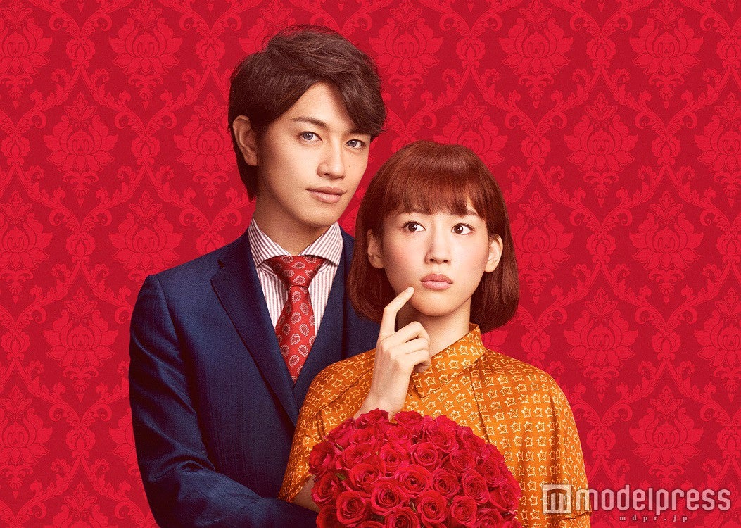 斎藤工、綾瀬はるか（C）016　フジテレビジョン　東宝　集英社 （C）森本梢子／集英社