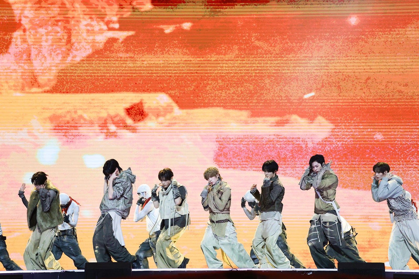 CLOSE YOUR EYES（C）HLL ALL RIGHT RESERVED