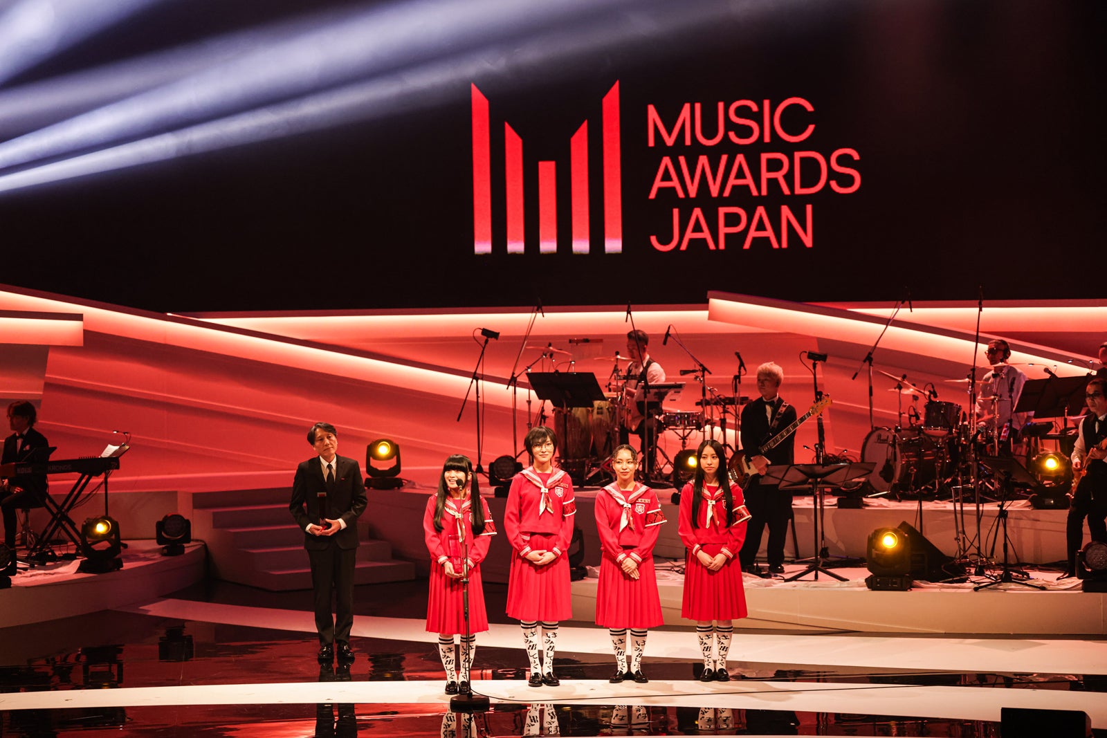 新しい学校のリーダーズ（C）CEIPA／MUSIC AWARDS JAPAN2025