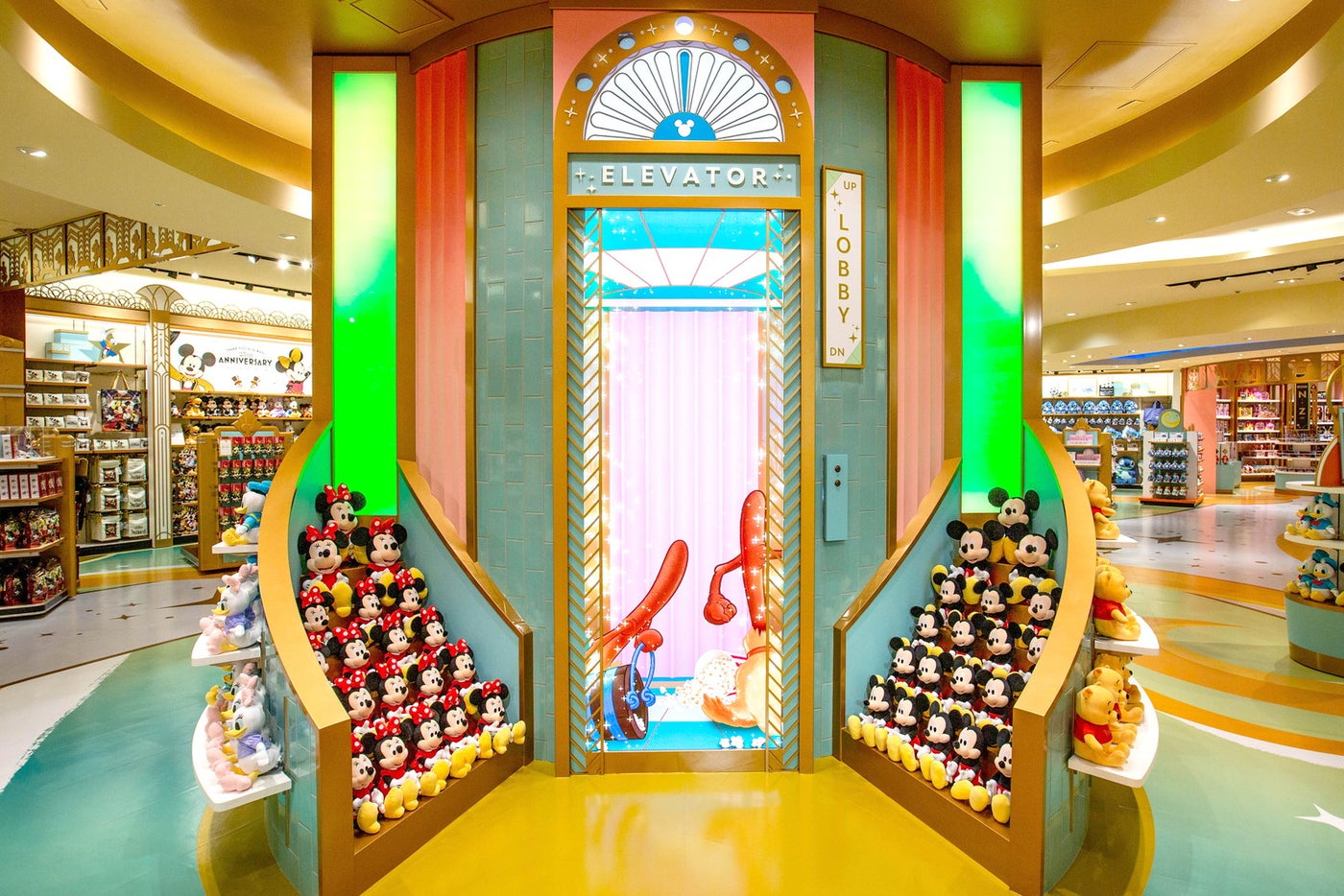 ディズニーストア 東京ディズニーリゾート店（C） Disney （C）Disney. Based on the “Winnie the Pooh” works by A.A. Milne and E.H. Shepard.