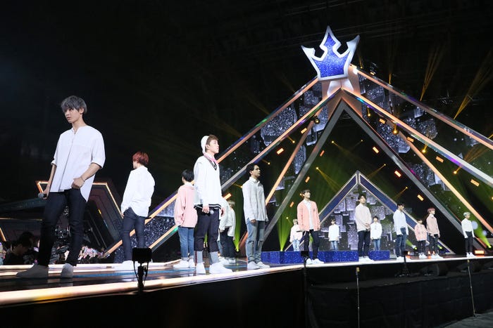 バラード課題曲「さよなら青春」ステージ「PRODUCE 101 JAPAN」最終回(C)LAPONE ENTERTAINMENT