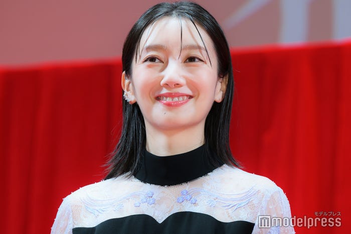 波瑠(C)モデルプレス