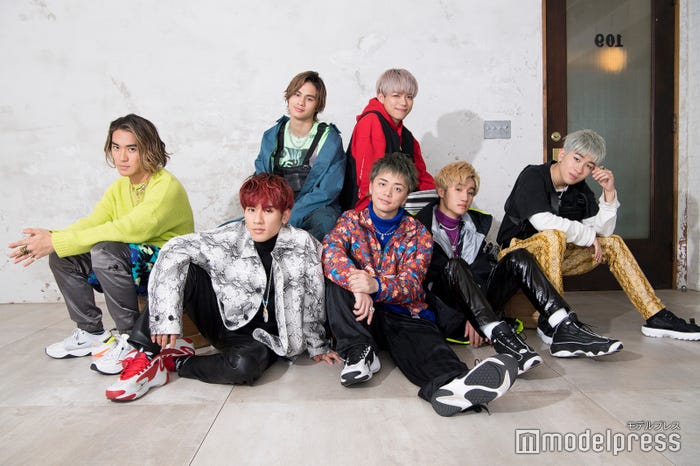 BALLISTIK BOYZ/(左から時計回り)砂田将宏、海沼流星、加納嘉将、奥田力也、松井利樹、日高竜太、深堀未来 (C)モデルプレス