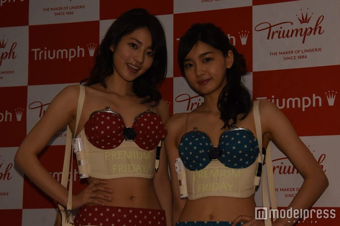 消灯すると「PREMIUM FRIDAY」の文字が浮かび上がる (C)モデルプレス