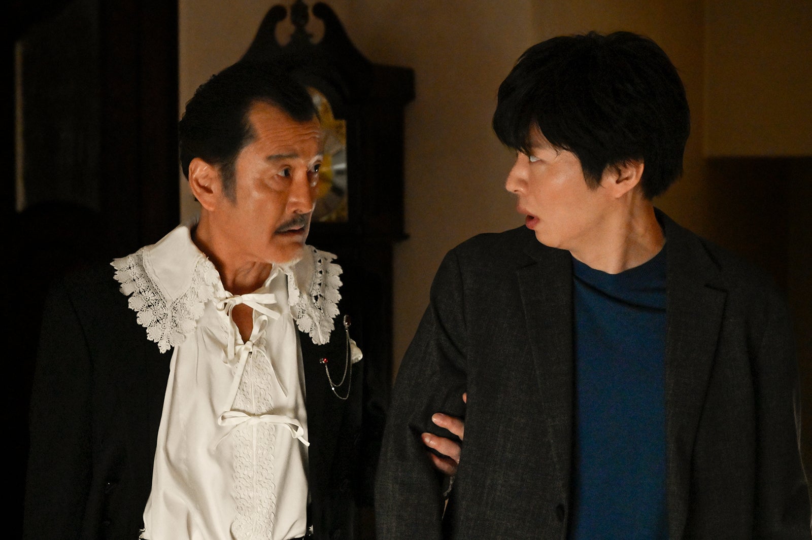 吉田鋼太郎、田中圭「unknown」第2話より（C）テレビ朝日