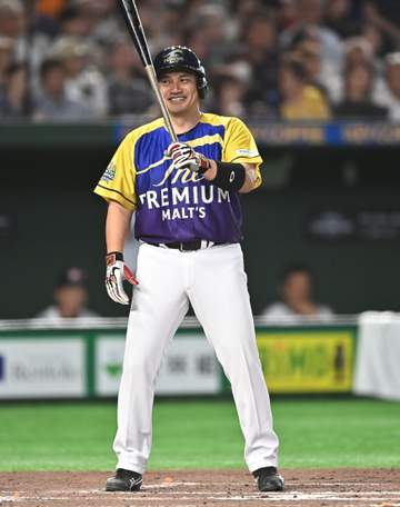 侍ジャパン新監督の井口資仁氏が幸先良くMVP「就任のお祝いをいただいた」