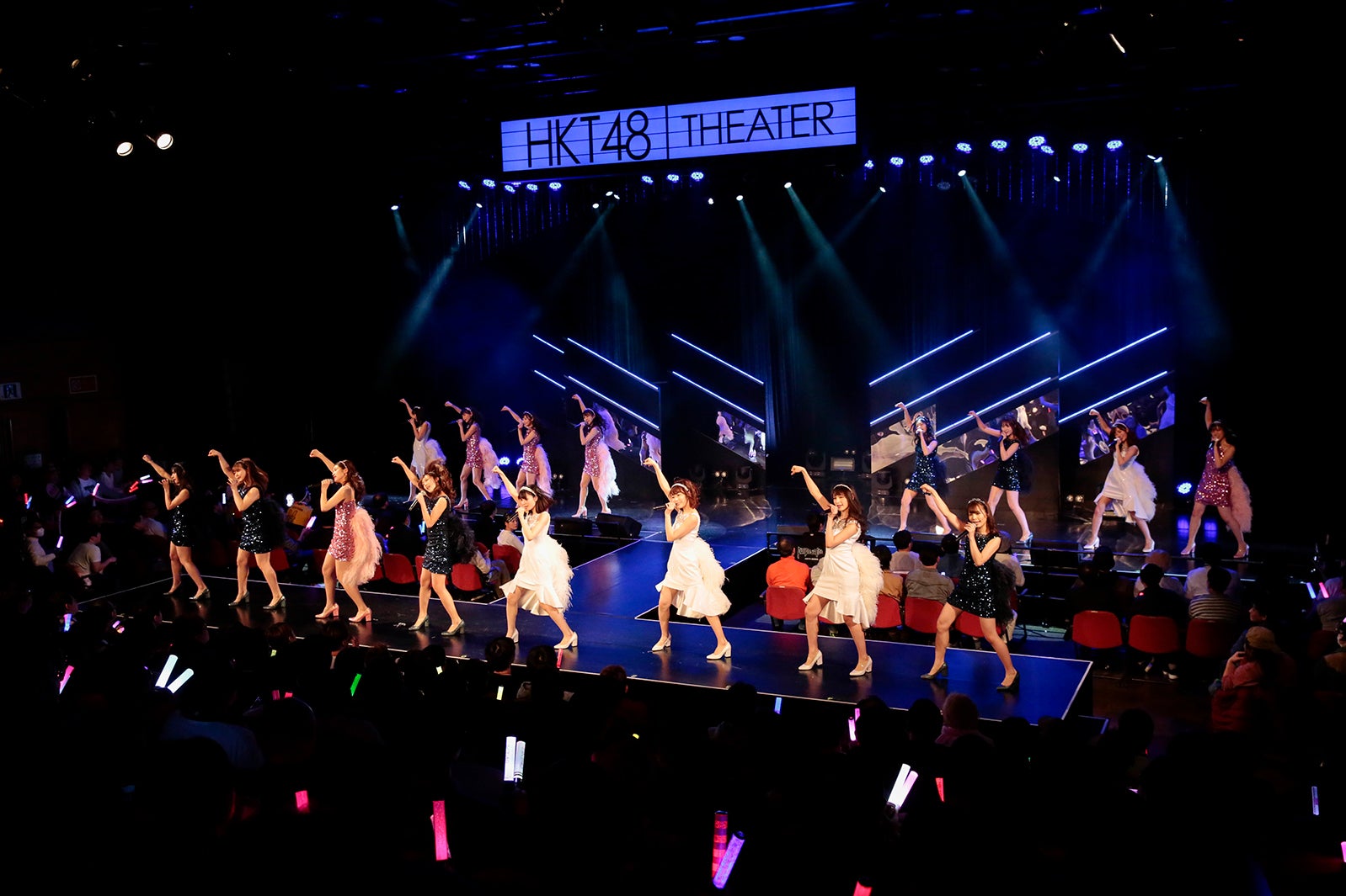 HKT48ひまわり組「誘惑のガーター」公演（C）AKS