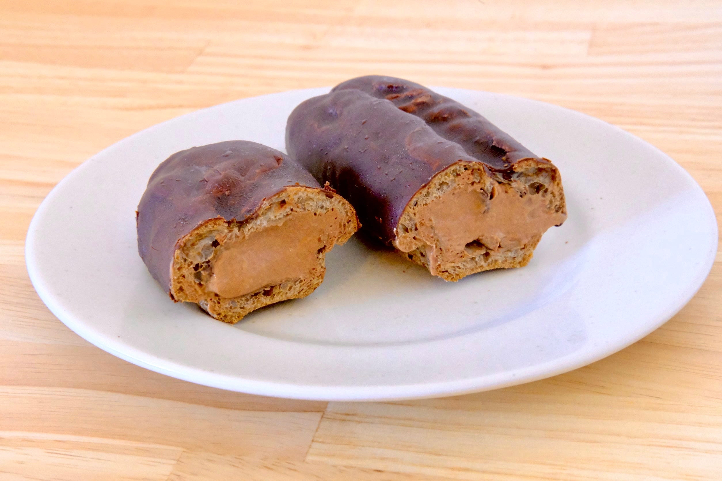 ファミリーマート　濃厚ショコラエクレール