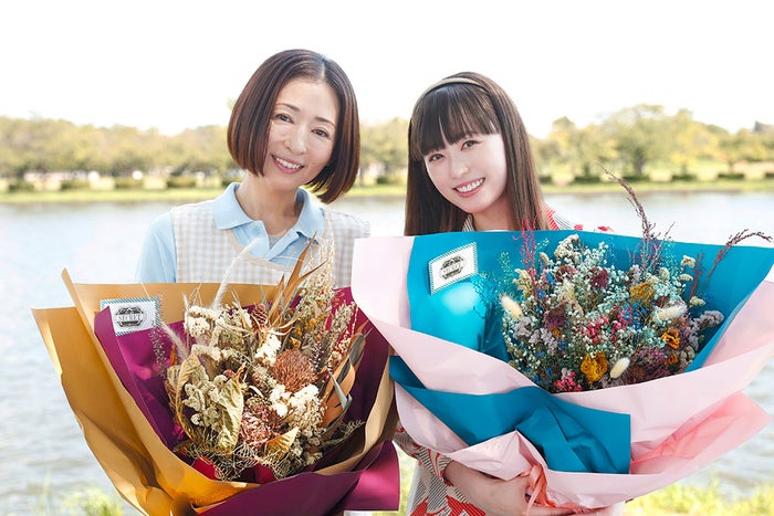 福原遥＆松雪泰子、笑顔でクランクアップ 上杉柊平も駆けつける【マル秘の密子さん】