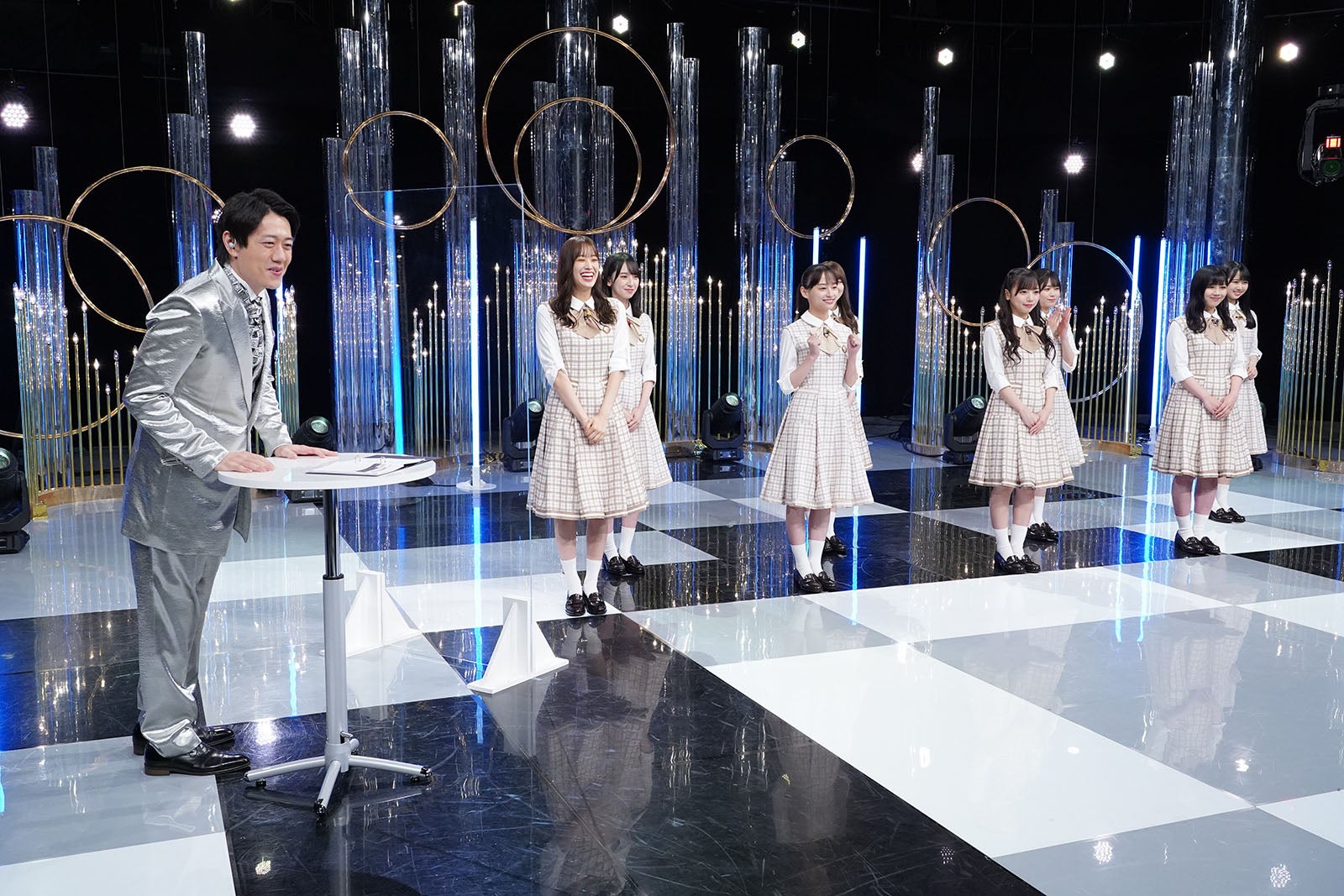 安村直樹、日向坂46（C）日本テレビ