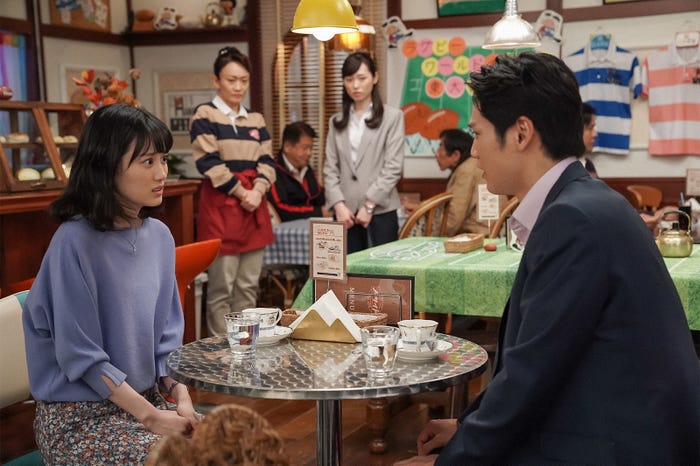 山下美月、中川大輔/「舞いあがれ!」第84話(C)NHK