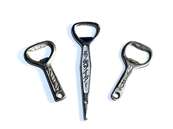 ノベルティで酒屋さんなどからもらっていたビール会社のノベルティ栓抜き。裏面はそれぞれ左から親会社の「キリンビール」「アサヒビール」「サッポロビール」の刻印があります