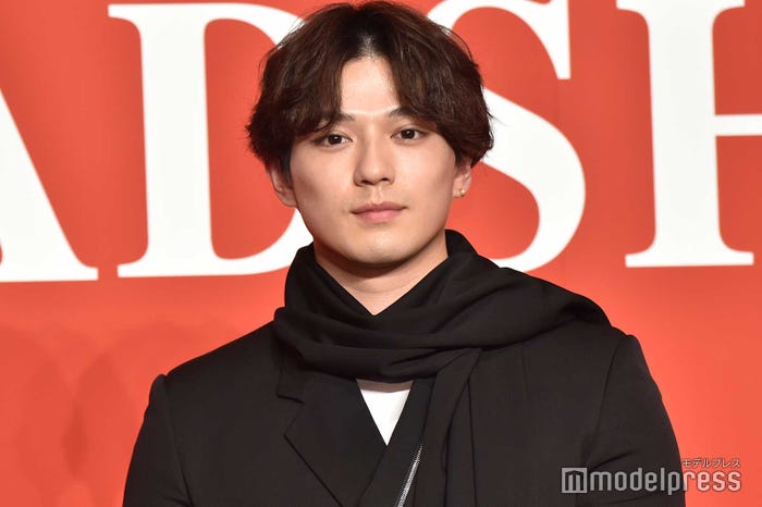 新田真剣佑(センターパート) (C)モデルプレス