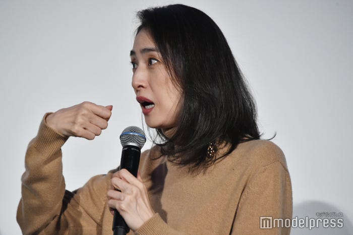 ポップコーンを食べるなら箸よりスプーンのほうが良いと思う天海祐希(C)モデルプレス