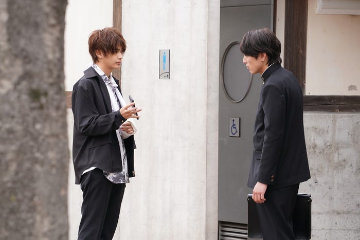 神尾楓珠、間宮祥太朗/「ナンバMG5」第2話より(C)フジテレビ
