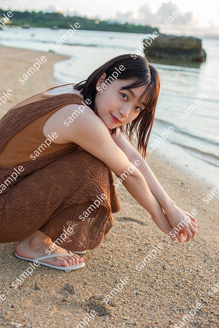 深川麻衣写真集「Free Mind」星野書店特典ポストカード/撮影:川島小鳥(画像提供:幻冬舎)