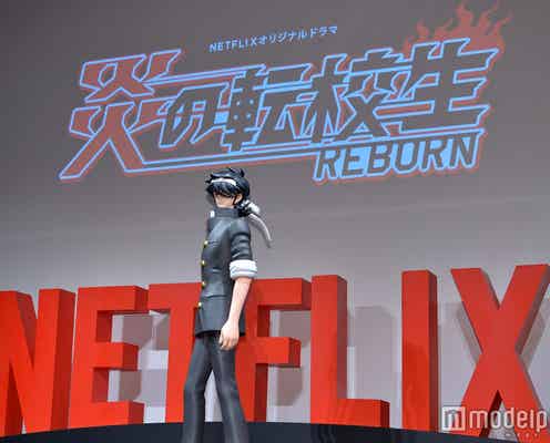 ジャニーズWEST、個性的すぎる劇中衣装で登場 金髪ロングの藤井流星「假屋崎省吾です」<炎の転校生REBORN>