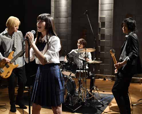 中条あやみ「鳥肌立った」「声が綺麗」と話題の歌唱シーン公開<覆面系ノイズ>