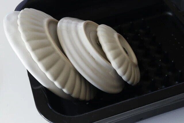 ダイソーのスマートな折りたためる水切りかご（30cm×25cm）