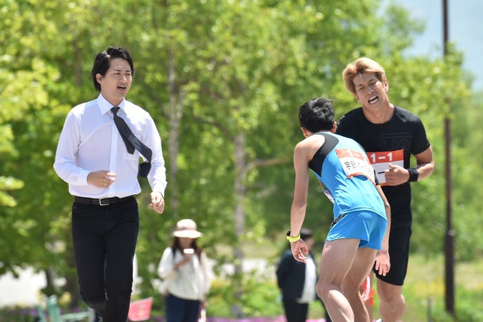 ダイキ(左)も並走(写真提供:テレビ朝日)