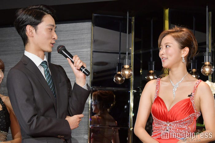 (左から)上杉柊平、夏菜 (C)モデルプレス