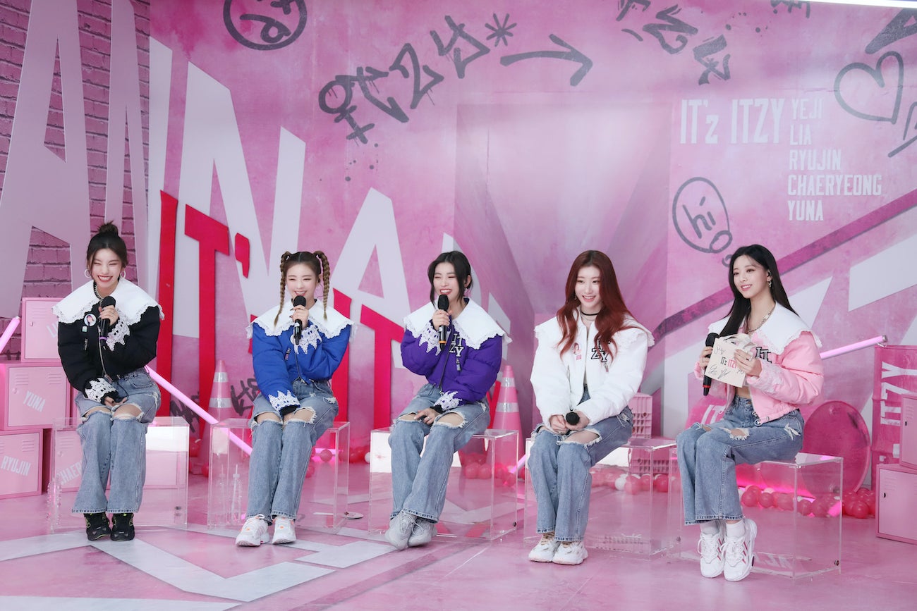 ITZY／撮影：Jung kyujung @ MUcreative , Kim dongwoo @ Mucreative