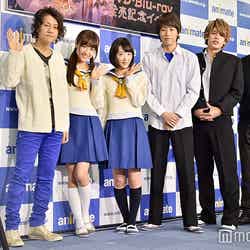 左から：祁答院慎氏、前田希美、生駒里奈、池岡亮介、JUN、山田雅史監督（C）モデルプレス