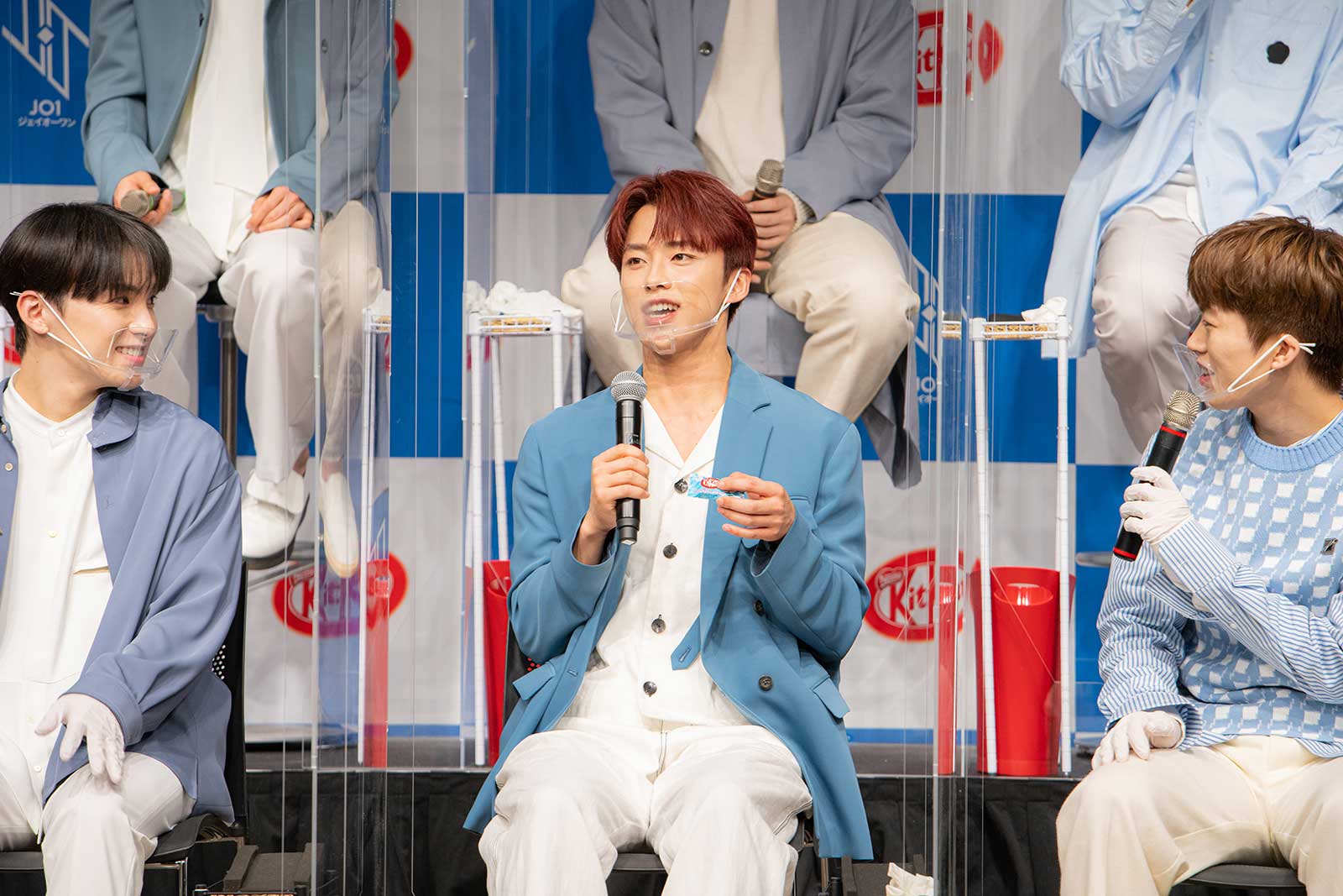 （左から）川西拓実、河野純喜、木全翔也（提供写真）