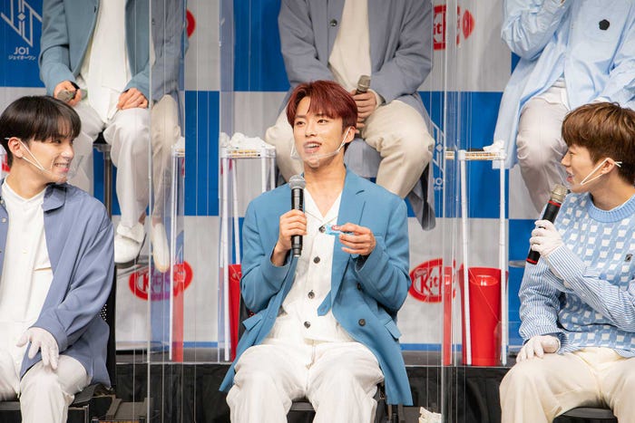 (左から)川西拓実、河野純喜、木全翔也(提供写真)