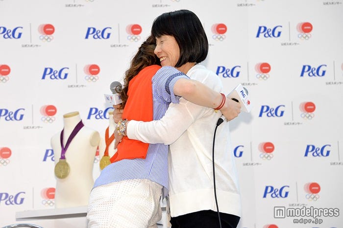 吉田沙保里選手(左)、母・幸代さん(右)