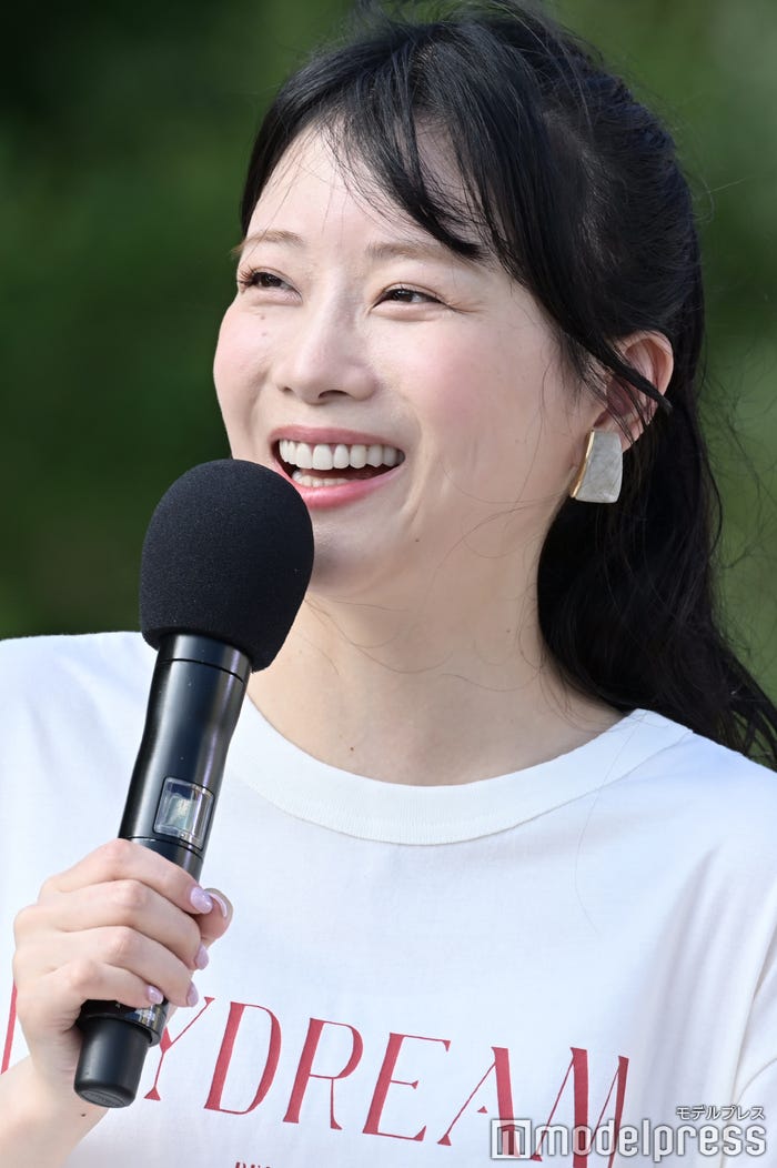 重盛さと美 (C)モデルプレス