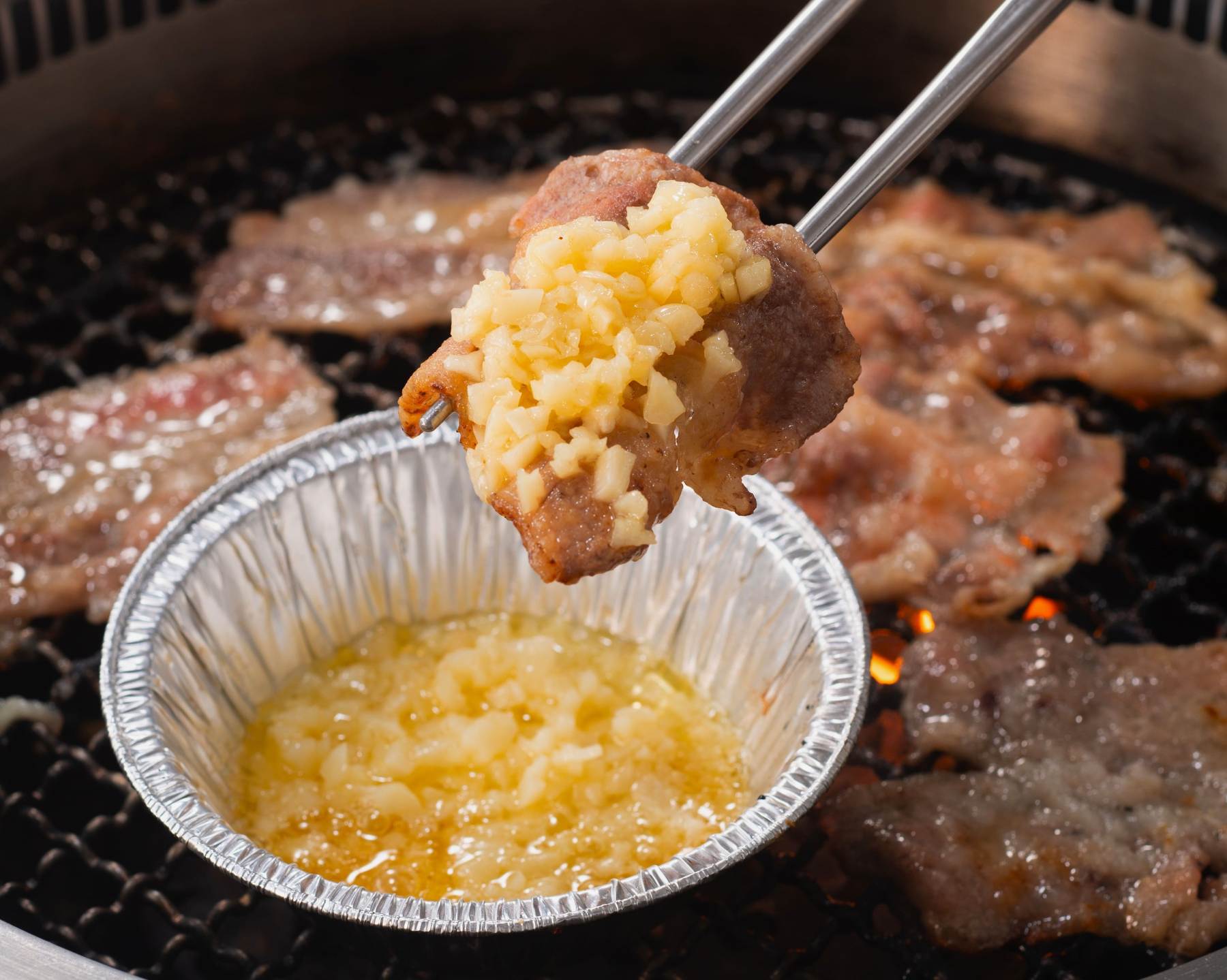 「牛角」で“ニンニク”＆“辛うま”グルメが割引に！ 『名探偵コナン』のコラボメニューもお得になるで♡