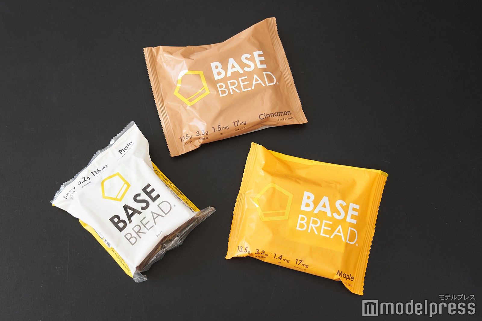 （左から）「ミニ食パン・プレーン」「シナモン」「メープル」（C）モデルプレス