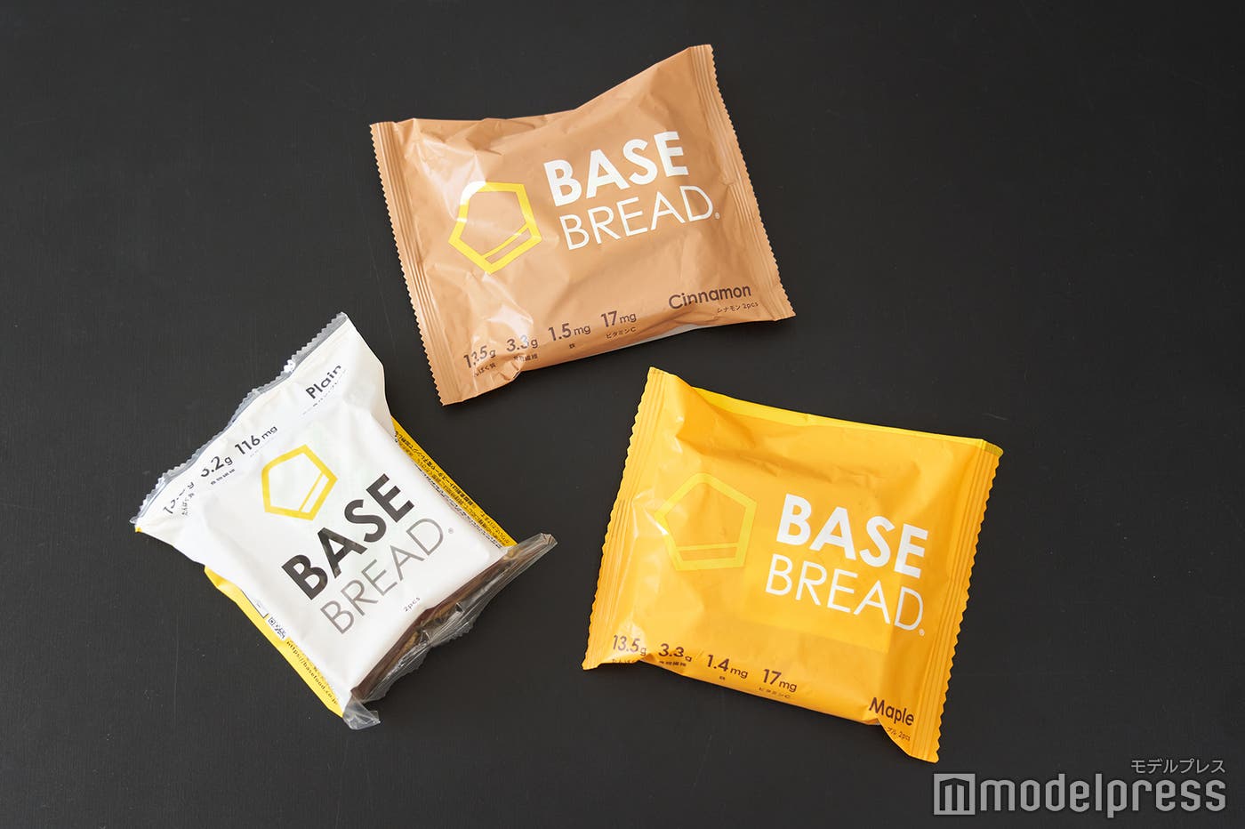 (左から)「ミニ食パン・プレーン」「シナモン」「メープル」(C)モデルプレス