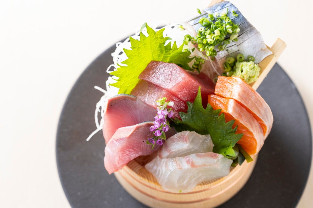 厚切り刺盛り定食 2,068円／画像提供：夢タカラ