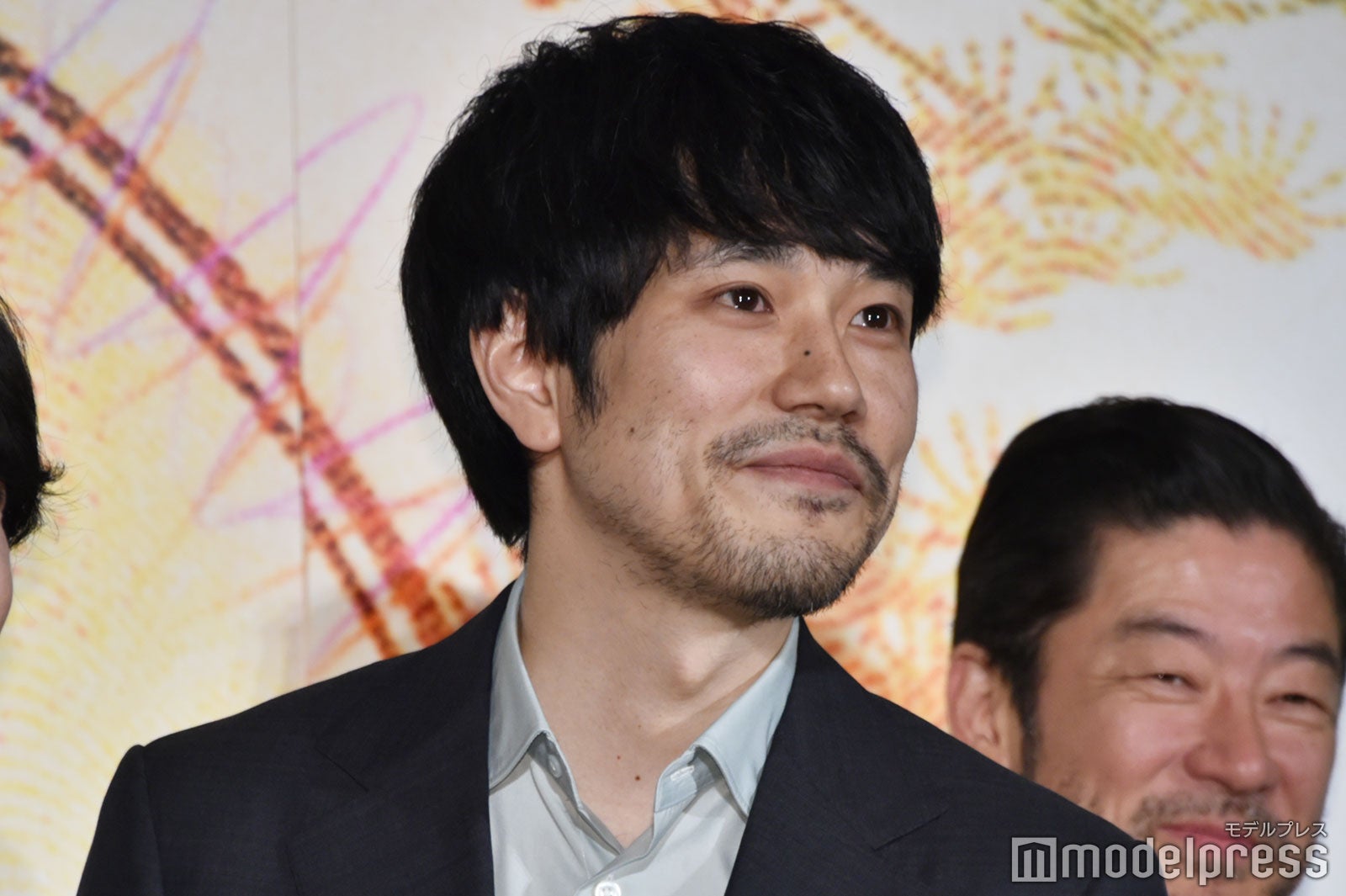 舞台挨拶でなぜか“一点集中”チャレンジをする松山ケンイチ（C）モデルプレス