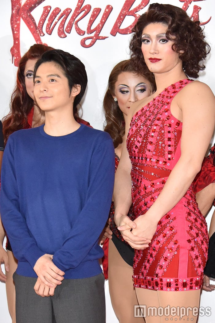 三浦春馬 大胆ミニスカの女装姿を初披露 小池徹平 病みつきになる モデルプレス