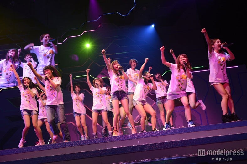 「『思い出せる君たちへ』～AKB48全グループ公演～」開幕／「PARTYが始まるよ」公演（C）AKS