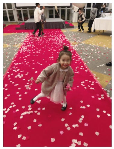 はしゃぐ羽沙ちゃん／藤本美貴オフィシャルブログ（Ameba）より