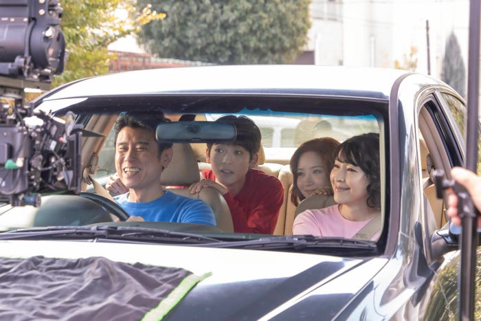 原田泰造、高橋文哉、畑芽育、麻生久美子「春日部にお引越しだゾ!」篇メイキング(C)臼井儀人/双葉社・シンエイ・テレビ朝日・ADK