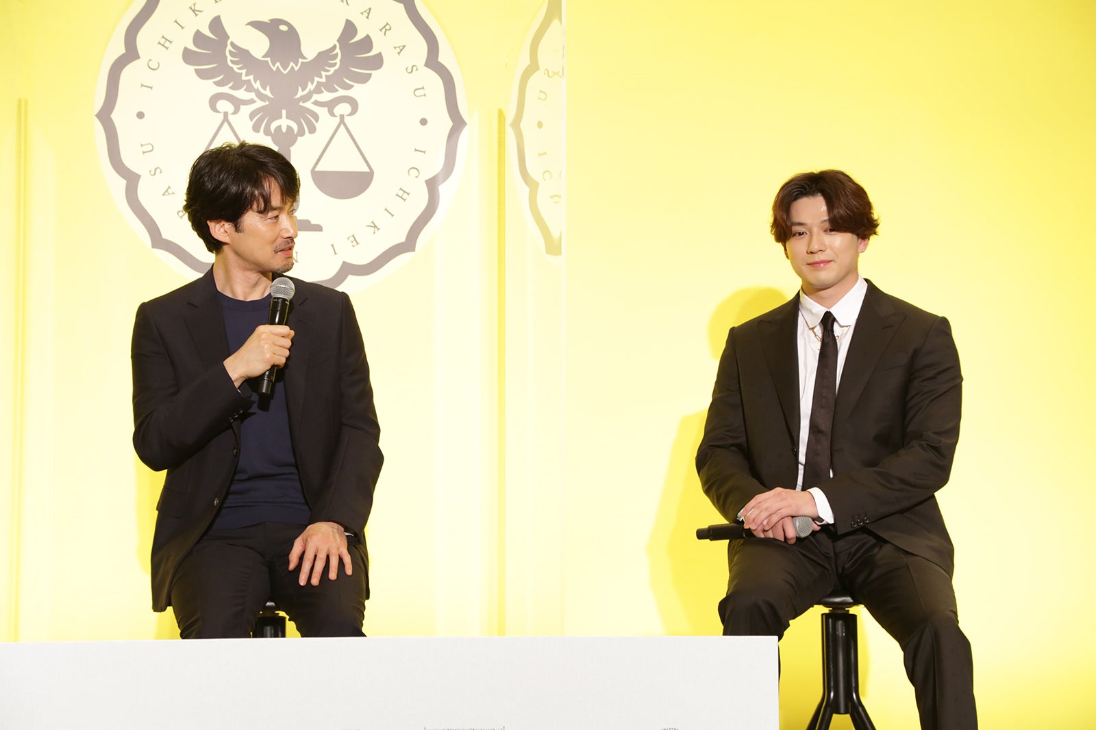ケース付 イチケイのカラス　DVD 全6巻+劇場版　竹野内豊 黒木華 新田真剣佑 Amazon.co.jp: イチケイのカラス DVD-BOX : 竹野内 豊, 黒木 華