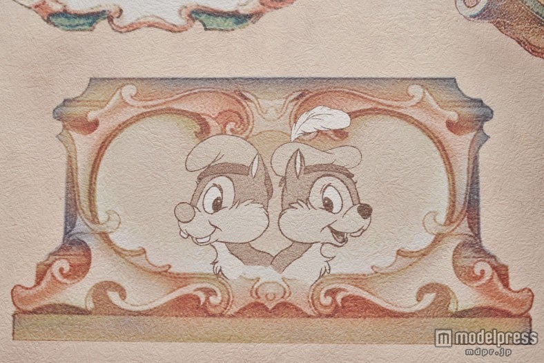 カピターノ・ミッキー・スーペリアルーム／入口近くの壁に描かれたチップとデール