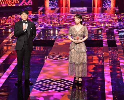 吉岡里帆、NiziU“縄跳びダンス”披露で盛り上げる「可愛い」「大賞」の声<レコ大>