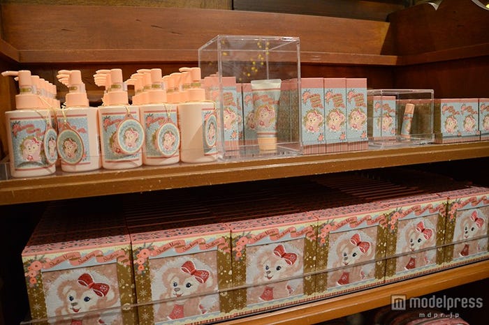 ボディーローション¥2000、ハンドクリーム¥1300、リップクリーム¥800、ミニタオル¥1000
