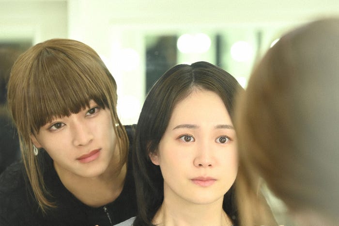 松本怜生、尾碕真花「シンデレラ クロゼット」第1話(C)「シンデレラ クロゼット」製作委員会