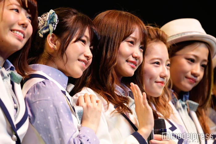 中村麻里子、横山由依、永尾まりや、島崎遥香、島田晴香(C)AKS