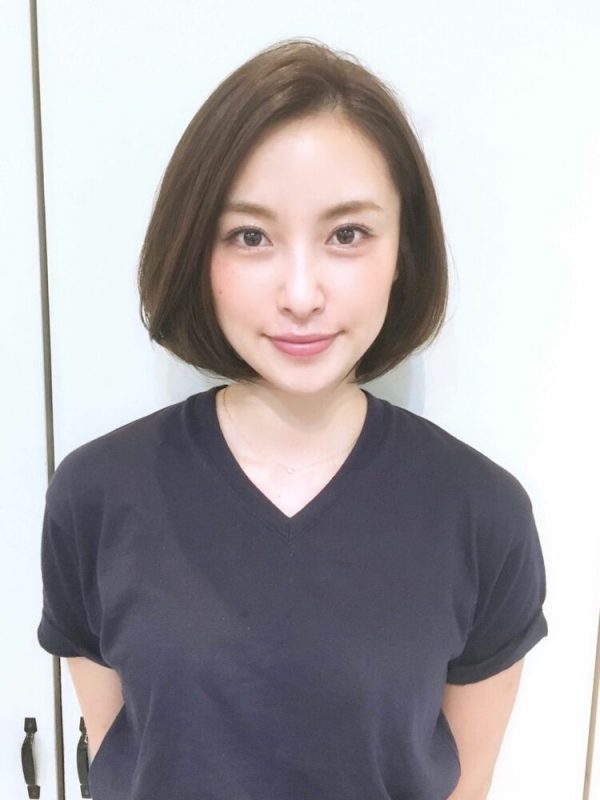 ひし形ボブで小顔見えが叶う 丸顔さんに似合う大人ヘアスタイルをご紹介 モデルプレス